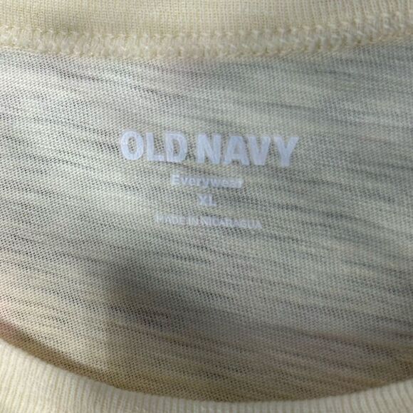 5 for $25🔥Old Navy Everywear Yellow Floral Graphic T-Shirt XL - Picture 3 of 5